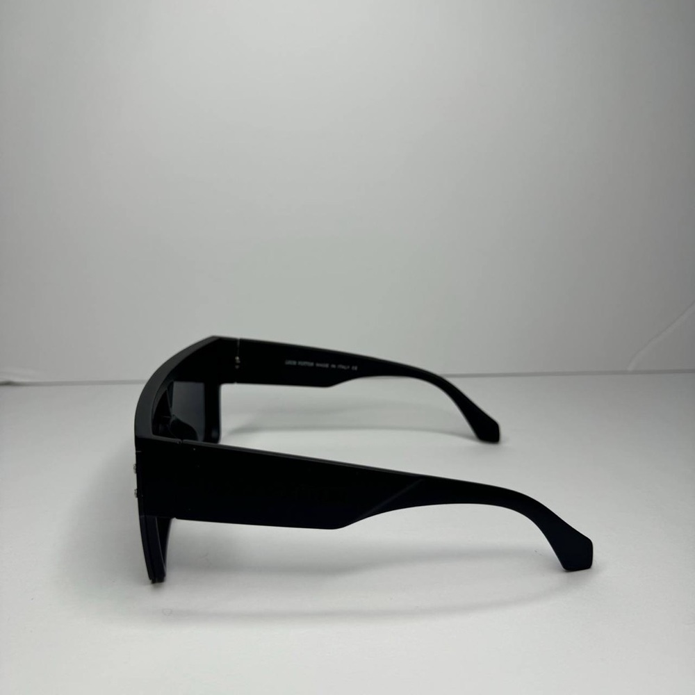 Black Louis Vutton Waimea sunglasses - Picture 4 of 7